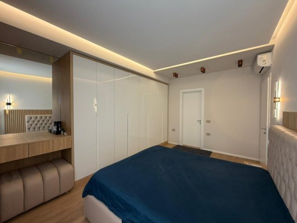 Tirane, jepet me qera apartament 2+1 Kati 3, 108 m² 1.350 € (liqeni i thate)