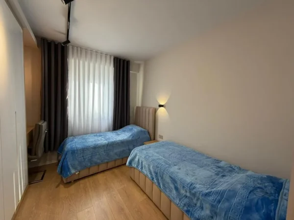 Tirane, jepet me qera apartament 2+1 Kati 3, 108 m² 1.350 € (liqeni i thate)