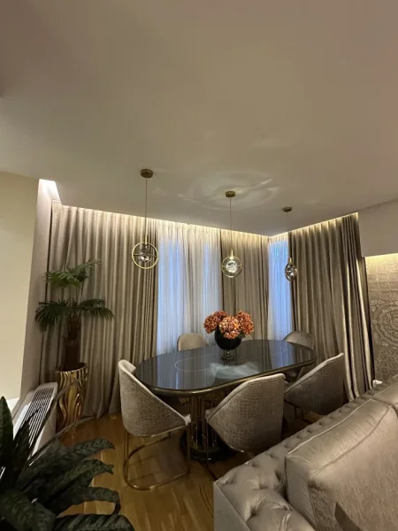 Tirane, jepet me qera apartament 3+1+Ballkon , 129 m² 1.800 € (Air Albania)