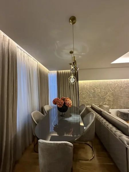 Tirane, jepet me qera apartament 3+1+Ballkon , 129 m² 1.800 € (Air Albania)