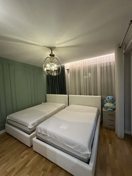 Tirane, jepet me qera apartament 3+1+Ballkon , 129 m² 1.800 € (Air Albania)