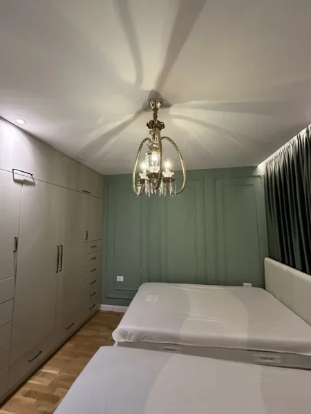 Tirane, jepet me qera apartament 3+1+Ballkon , 129 m² 1.800 € (Air Albania)