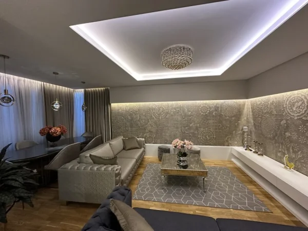 Tirane, jepet me qera apartament 3+1+Ballkon , 129 m² 1.800 € (Air Albania)