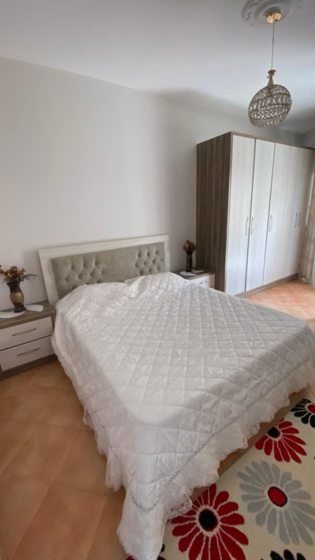Tirane, jepet me qera apartament 1+1+Ballkon Kati 4, 600 € (Liqeni i Thate, prane Radissonit)
