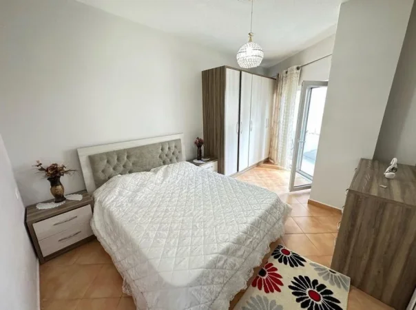 Tirane, jepet me qera apartament 1+1+Ballkon Kati 4, 600 € (Liqeni i Thate, prane Radissonit)