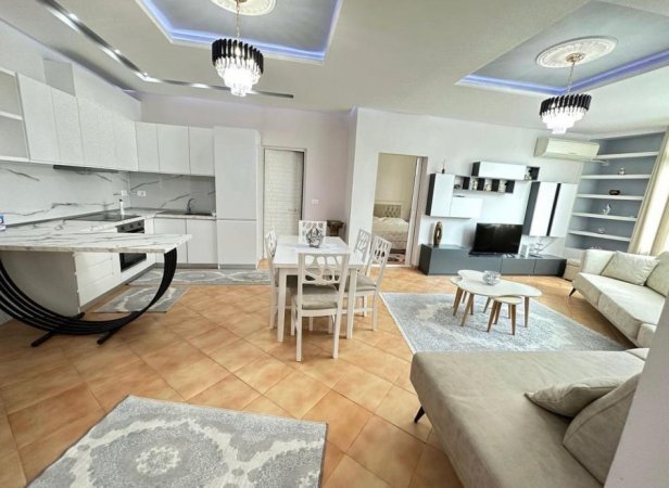 Tirane, jepet me qera apartament 1+1+Ballkon Kati 4, 600 € (Liqeni i Thate, prane Radissonit)