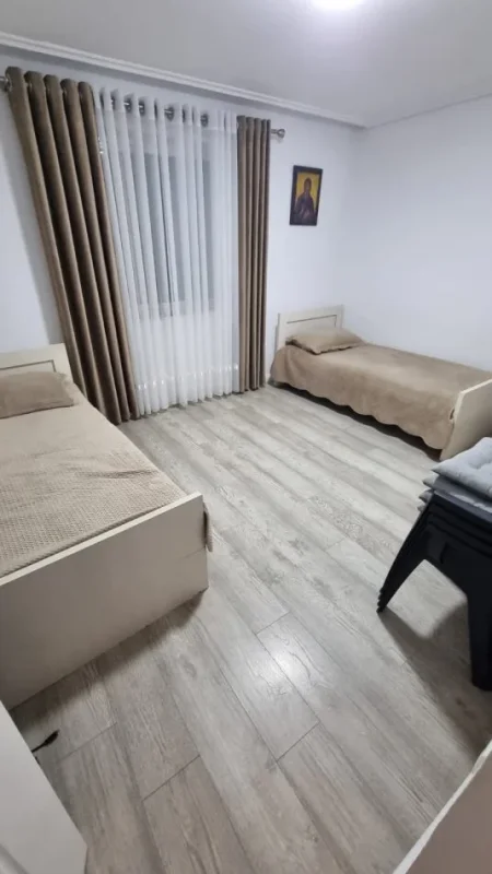 Jepet me Qera Apartament 2+1 ne Porcelan,  Kati 2, 80 m² 500 mije leke