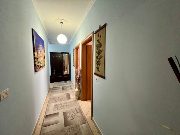 Tirane, jepet me qera apartament 2+1+Ballkon Kati 3, 120 m² 570 € (Astir)