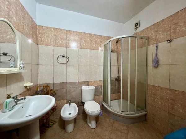 Tirane, jepet me qera apartament 2+1+Ballkon Kati 3, 120 m² 570 € (Astir)