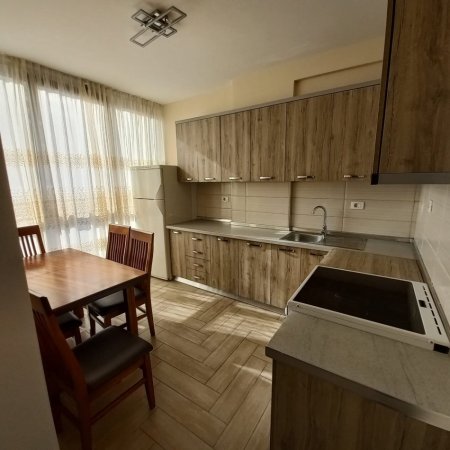 Tirane, jepet me qera apartament Kati 2, 95 m² 700 € ( Apartament me qira 2+1 tek Rezidenca Alba)