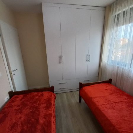 Tirane, jepet me qera apartament Kati 2, 95 m² 700 € ( Apartament me qira 2+1 tek Rezidenca Alba)