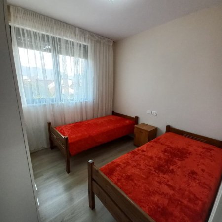 Tirane, jepet me qera apartament Kati 2, 95 m² 700 € ( Apartament me qira 2+1 tek Rezidenca Alba)