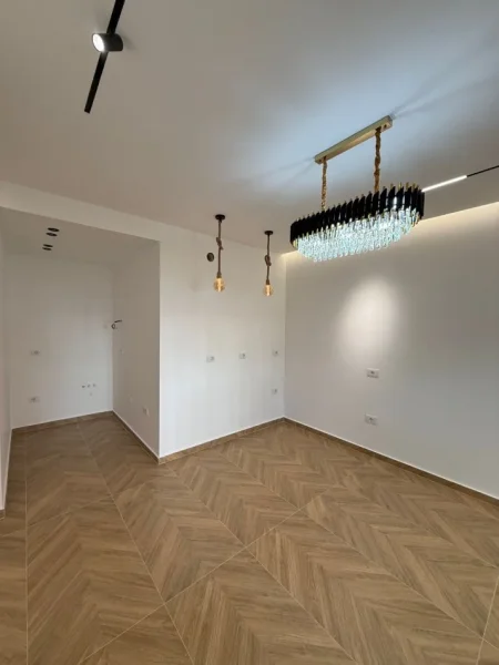 Tirane, jepet me qera zyre Kati 2, 133 m² 1.500 € (OAZIS)