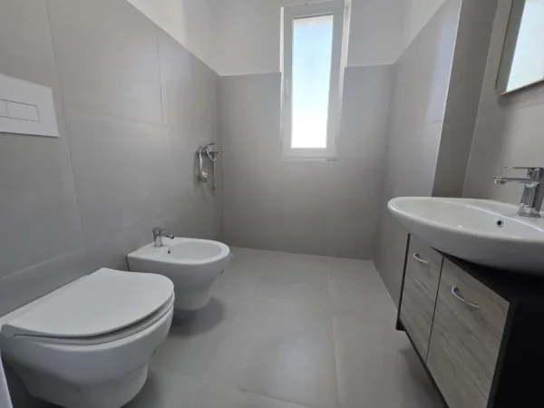 Tirane, jepet me qera apartament 2+1 Kati 6, 130 m² 650 € (river residence)