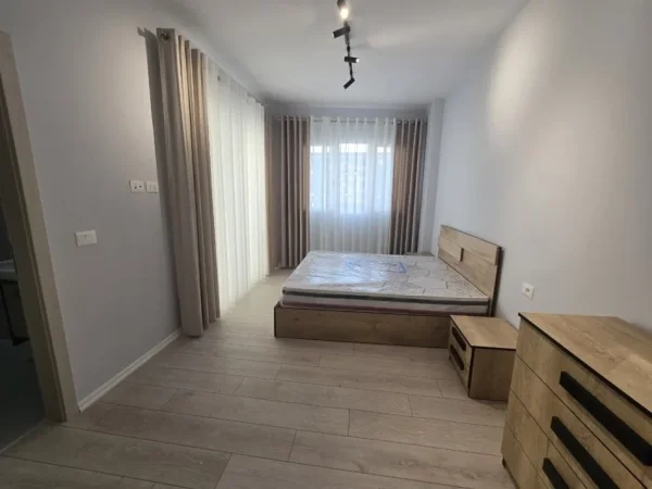 Tirane, jepet me qera apartament 2+1 Kati 6, 130 m² 650 € (river residence)
