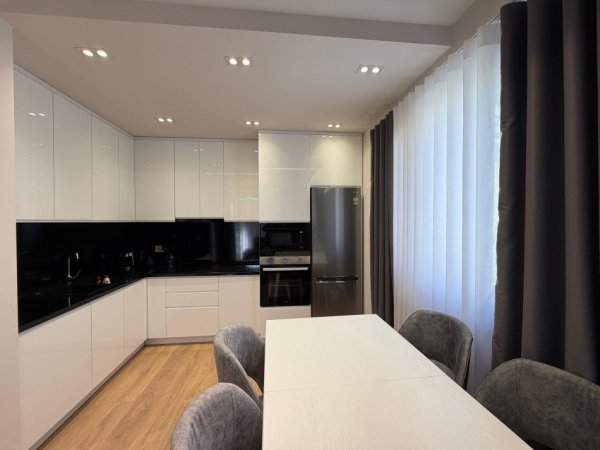 Tirane, jepet me qera apartament 2+1 , 108 m² 1350 € (Liqeni i Thate)