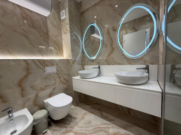 Tirane, jepet me qera apartament 2+1 , 108 m² 1350 € (Liqeni i Thate)