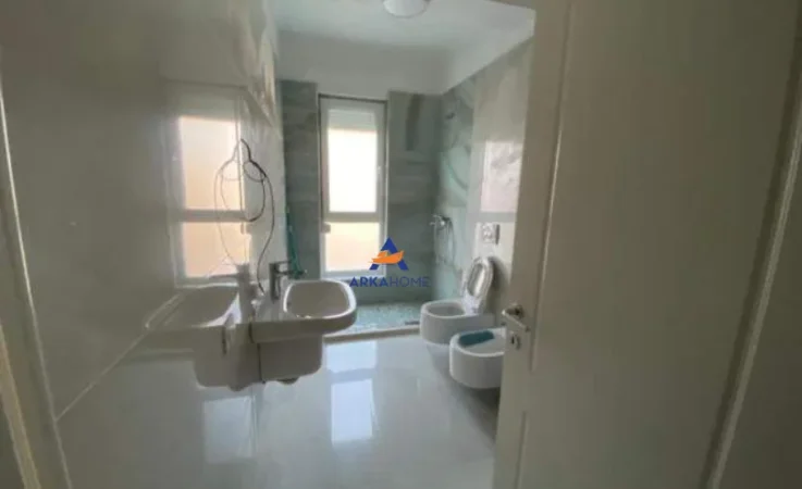 Tirane, jepet me qera apartament 3+1+Ballkon Kati 5, 120 m² 650 € (5 MAJI)