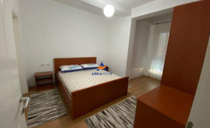 Tirane, jepet me qera apartament 3+1+Ballkon Kati 5, 120 m² 650 € (5 MAJI)