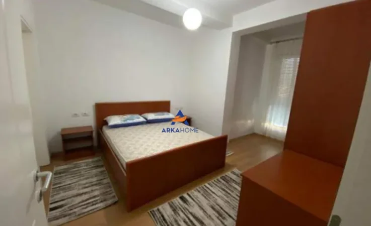 Tirane, jepet me qera apartament 3+1+Ballkon Kati 5, 120 m² 650 € (5 MAJI)