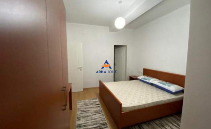 Tirane, jepet me qera apartament 3+1+Ballkon Kati 5, 120 m² 650 € (5 MAJI)