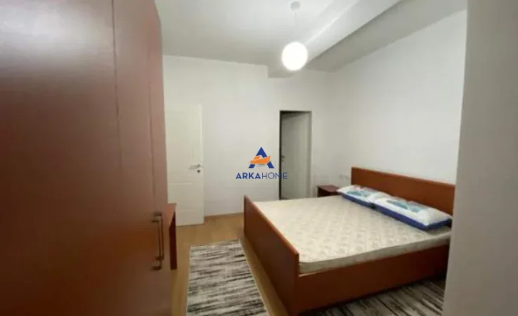 Tirane, jepet me qera apartament 3+1+Ballkon Kati 5, 120 m² 650 € (5 MAJI)