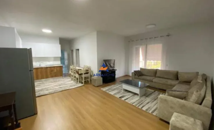 Tirane, jepet me qera apartament 3+1+Ballkon Kati 5, 120 m² 650 € (5 MAJI)