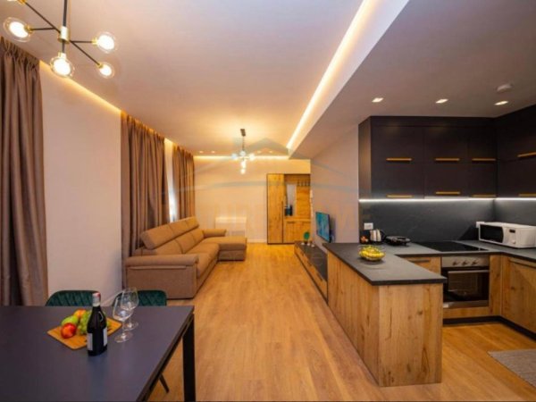 Tirane, shitet apartament 1+1 Kati 4, 216 m² (RRUGA BARRIKADAVE)