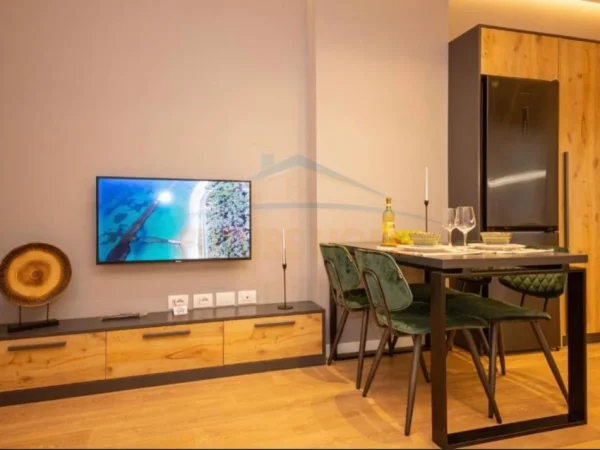 Tirane, shitet apartament 1+1 Kati 4, 216 m² (RRUGA BARRIKADAVE)