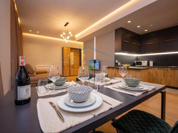 Tirane, shitet apartament 1+1 Kati 4, 216 m² (RRUGA BARRIKADAVE)