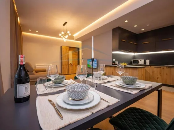 Tirane, shitet apartament 1+1 Kati 4, 216 m² (RRUGA BARRIKADAVE)