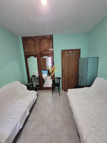 Tirane, jepet me qera apartament 2+1+Ballkon Kati 2, 105 m² 600 € (KOMUNA E PARISIT)