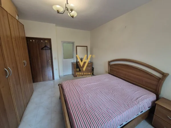 Tirane, jepet me qera apartament 2+1+Ballkon Kati 2, 105 m² 600 € (KOMUNA E PARISIT)