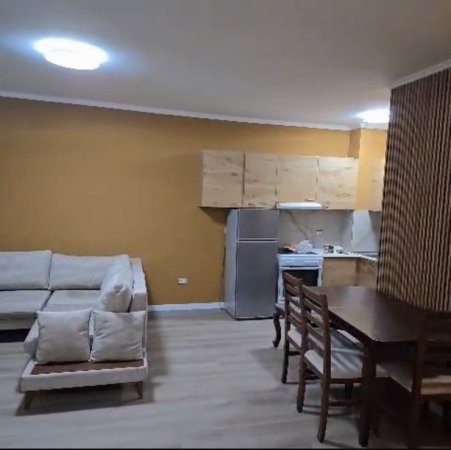 Tirane, jepet me qera apartament 2+1+Ballkon Kati 11, 105 m² 720 € (Komuna Parisit)