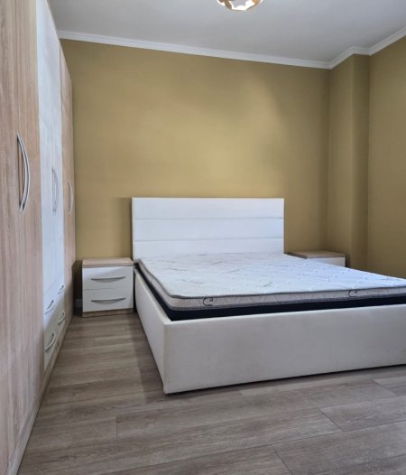 Tirane, jepet me qera apartament 2+1+Ballkon Kati 11, 105 m² 720 € (Komuna Parisit)