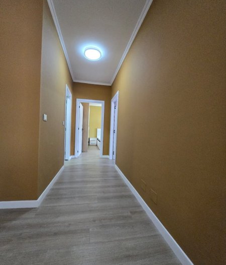 Tirane, jepet me qera apartament 2+1+Ballkon Kati 11, 105 m² 720 € (Komuna Parisit)