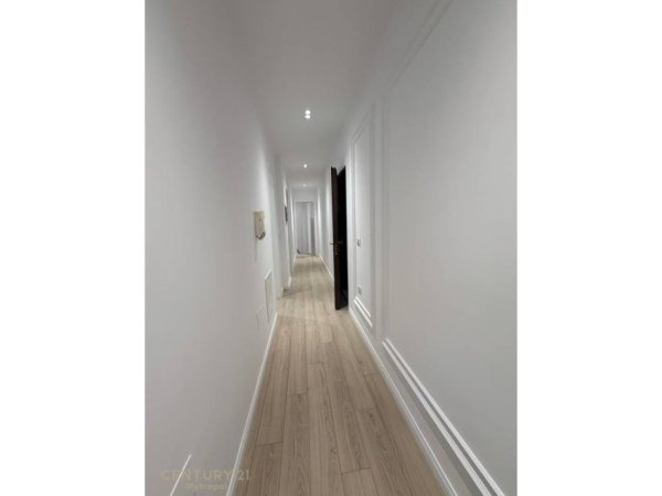 Tirane, jepet me qera apartament 2+1+Aneks+Ballkon Kati 3, 90 m² 1.000 € (Myslym Shyri)