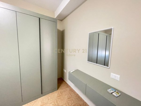 Tirane, jepet me qera apartament 1+1+Aneks+Ballkon Kati 5, 63 m² 550 € (Bulevardi Zogu i I)