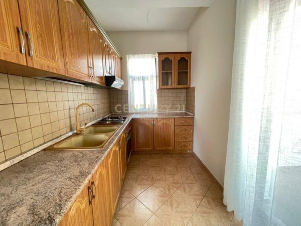 Tirane, jepet me qera apartament 1+1+Aneks+Ballkon Kati 5, 63 m² 550 € (Bulevardi Zogu i I)