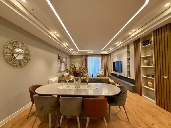 Tirane, shitet apartament 3+1 Kati 3, 181 m² 355.000 € 