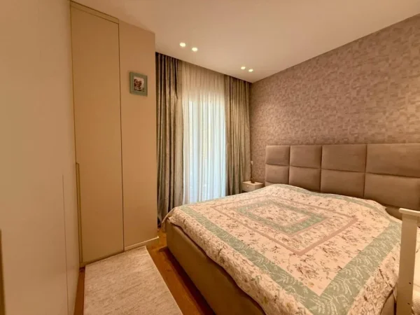 Tirane, shitet apartament 3+1 Kati 3, 181 m² 355.000 € 