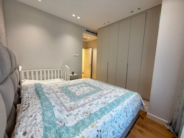 Tirane, shitet apartament 3+1 Kati 3, 181 m² 355.000 € 