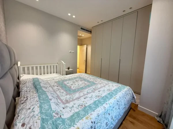 Tirane, shitet apartament 3+1 Kati 3, 181 m² 355.000 € 