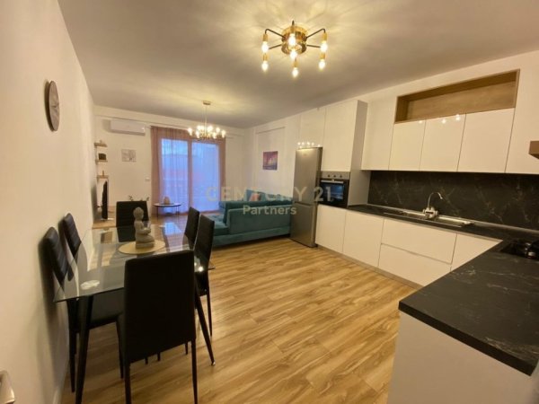 Tirane, jepet me qera apartament 2+1+Aneks+Ballkon Kati 8, 106 m² 570 € (Tirane Golden Park 3)