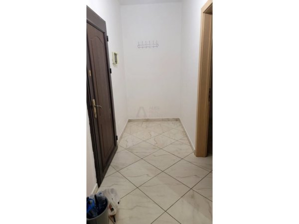Tirane, jepet me qera apartament 2+1 Kati 1, 105 m² 380 € (astir)