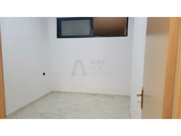 Tirane, jepet me qera apartament 2+1 Kati 1, 105 m² 380 € (astir)