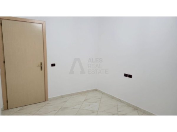 Tirane, jepet me qera apartament 2+1 Kati 1, 105 m² 380 € (astir)