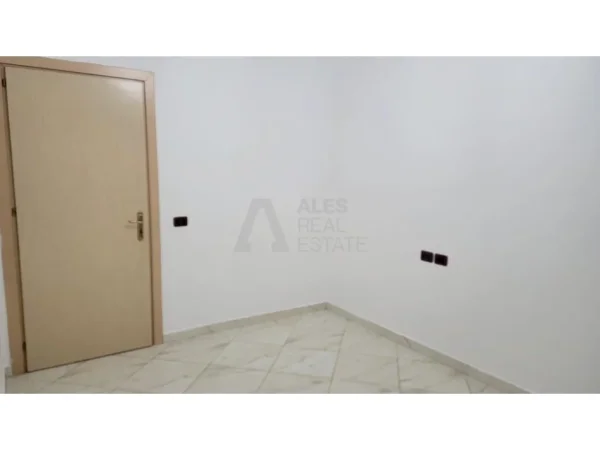 Tirane, jepet me qera apartament 2+1 Kati 1, 105 m² 380 € (astir)