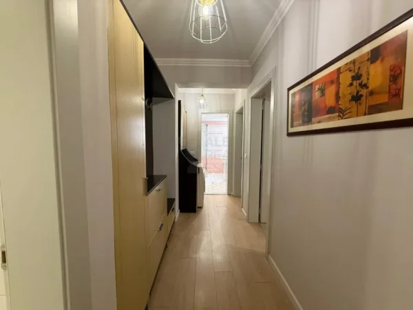 Tirane, jepet me qera apartament 3+1 Kati 6, 125 m² 1.000 € (qender te tiranes)