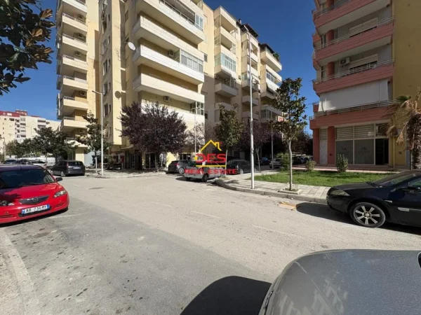 Vlore, shitet ambjent biznesi Kati 0, 30 m² 65.000 € (Rruga Gjergj Arianiti)